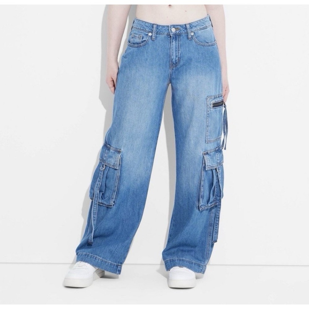 Women's Mid-Rise Wide Leg Cargo‎ Baggy Pants Size 00/30 - Wild Fable